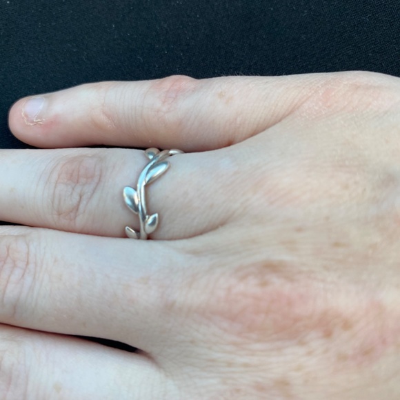 Tiffany olive leaf pearl ring and olive leaf band ring - Picture 4 of 9